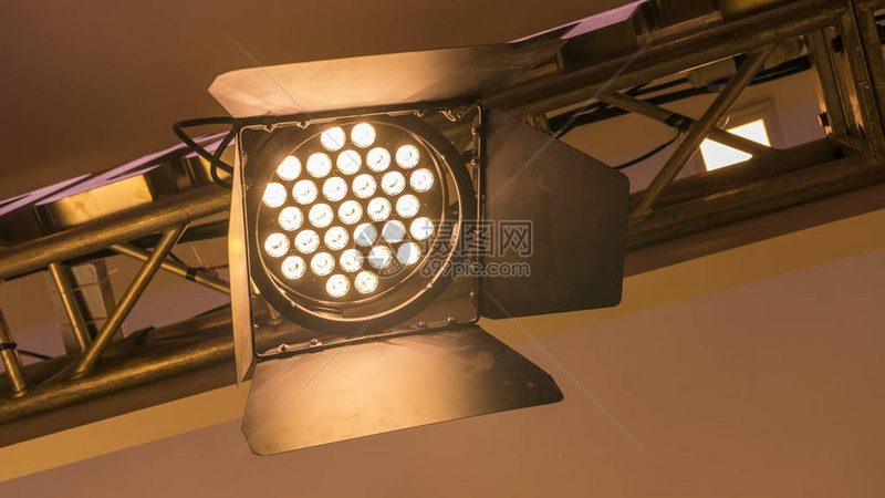 LED照明散热片材质参数解析：揭秘散热效能的关键**